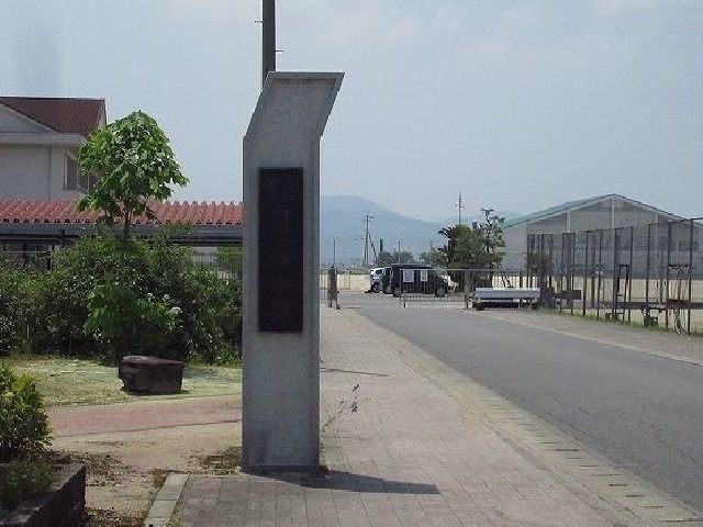 近くの白石中学校まで530m（徒歩7分）