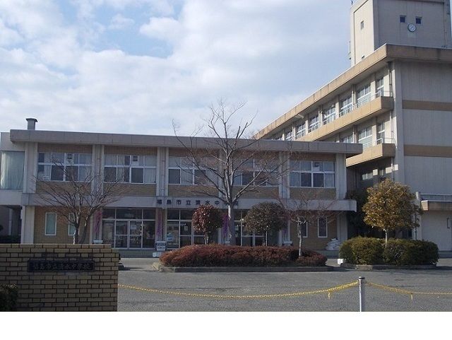 近くの福島市立清水中学校まで1,500m（徒歩19分）