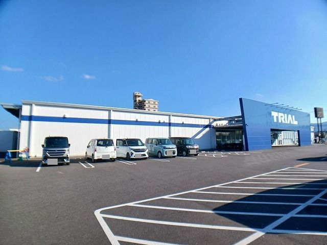 近くのトライアル　坂ノ市店まで700m（徒歩9分）
