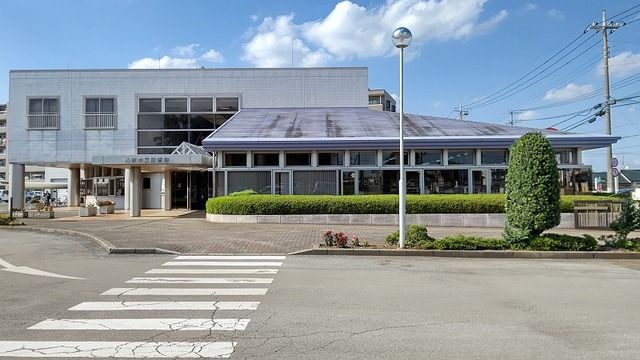 近くの八街市立図書館まで2,000m（徒歩25分）