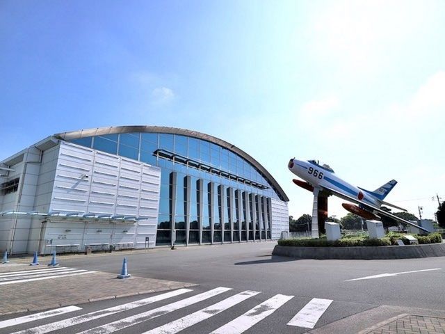 近くの航空自衛隊広報官エアーパークまで600m（徒歩8分）