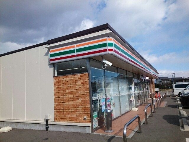 近くのセブンイレブン日高町店まで450m(徒歩6分)