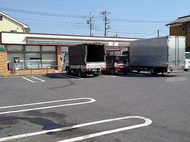 近くのセブンイレブン三郷彦野１丁目店まで140m（徒歩2分）