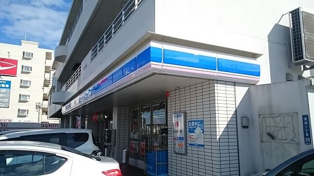 近くのローソン浦添宮城一丁目店まで600m(徒歩8分)