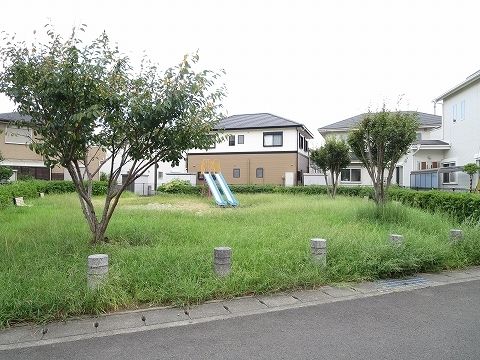 近くの公園まで290m（徒歩4分）