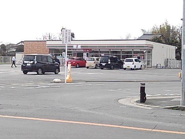 近くのセブンイレブン筑後和泉店まで1,010m（徒歩13分）