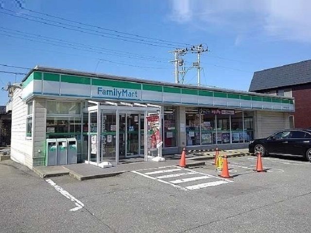 近くのファミリーマート 泉中央3丁目まで24m(徒歩1分)