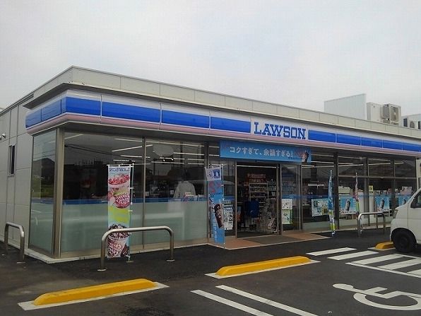 近くのコンビニまで70m（徒歩1分）