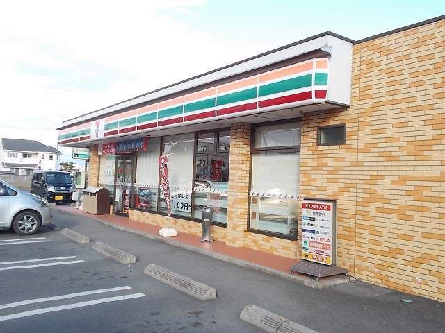 近くのセブンイレブン伊勢崎三和町店まで350m(徒歩5分)