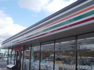 近くのセブンイレブンまで370m（徒歩5分）