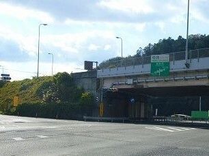 近くの姫路西バイパス姫路西インターまで5,500m（徒歩69分）