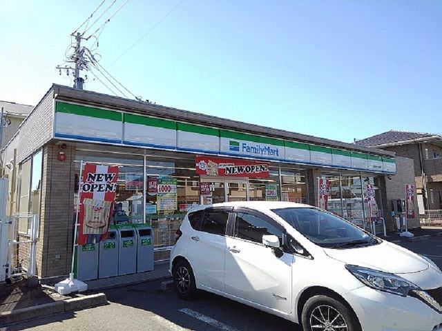 近くのファミリーマート浜松きたじま店まで140m（徒歩2分）