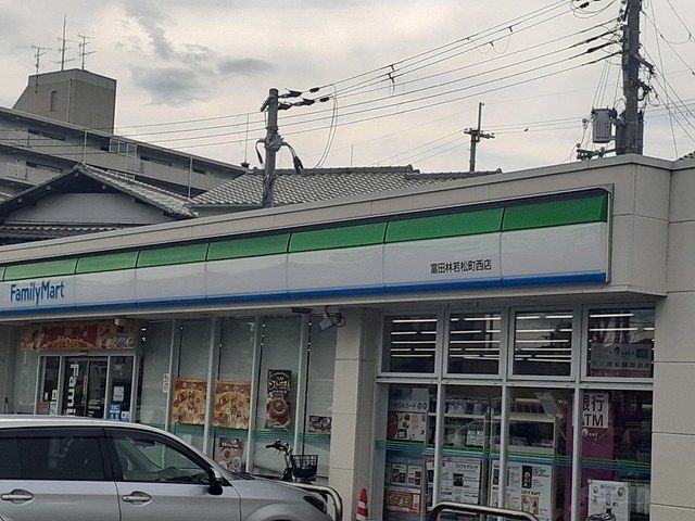 近くのコンビニまで800m（徒歩10分）
