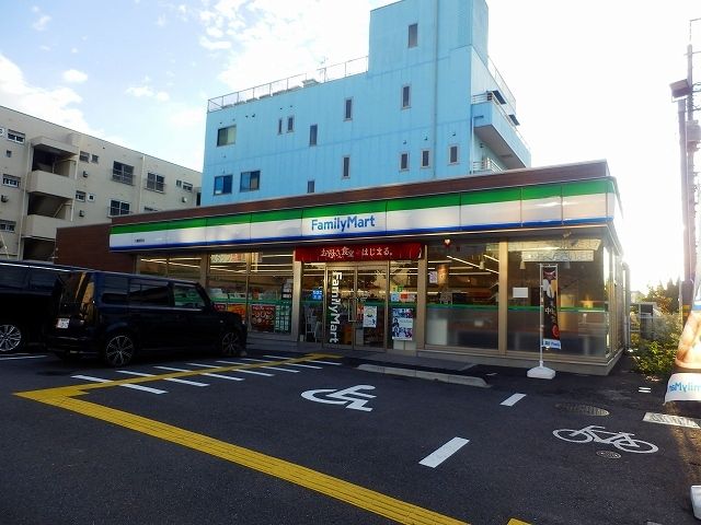 近くのファミリーマート八潮新町店まで500m(徒歩7分)