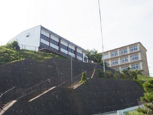 近くの浜松市立入野中学校まで550m(徒歩7分)