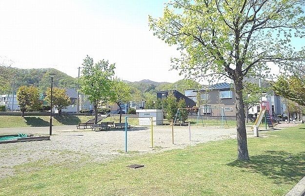 近くの金山みはらし公園まで350m（徒歩5分）