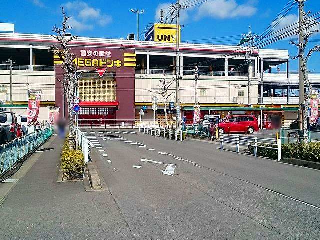 近くのMEGAドンキUNY 小牧店まで700m(徒歩9分)