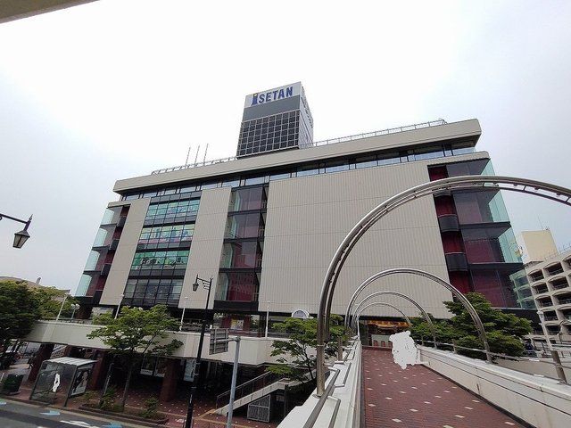 近くの新潟伊勢丹まで1,700m（徒歩22分）