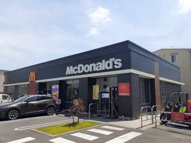 近くのマクドナルト六町店まで240m（徒歩3分）