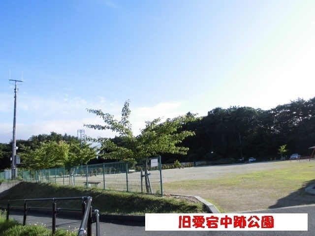 近くの旧愛宕中跡公園まで500m（徒歩7分）