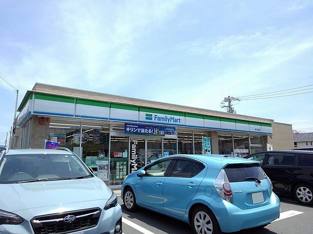 近くのファミリーマート浜松上島北店まで350m（徒歩5分）