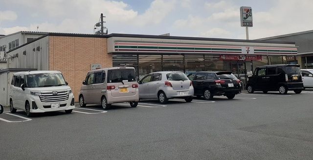 近くのセブンイレブンまで400m（徒歩5分）