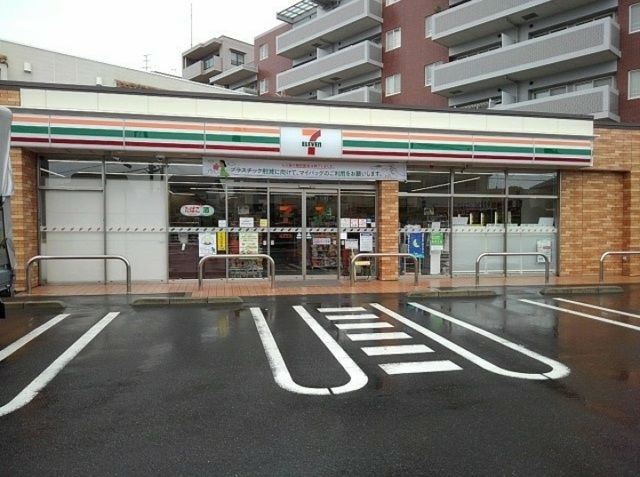 近くのコンビニまで500m（徒歩7分）