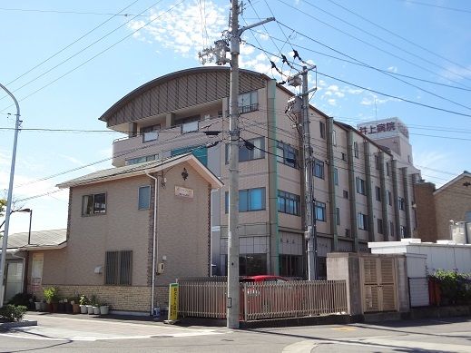 近くの井上病院まで2,400m（徒歩30分）