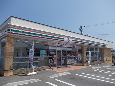 近くのコンビニまで86m（徒歩2分）