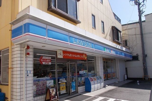 近くのコンビニまで120m（徒歩2分）