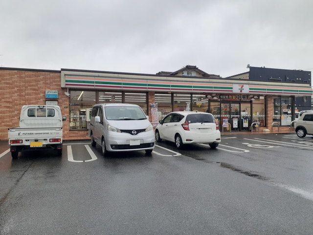 近くのセブンイレブン前原高田1丁目店まで550m（徒歩7分）