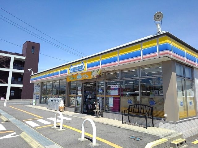 近くのミニストップ蒔田2丁目店まで800m(徒歩10分)
