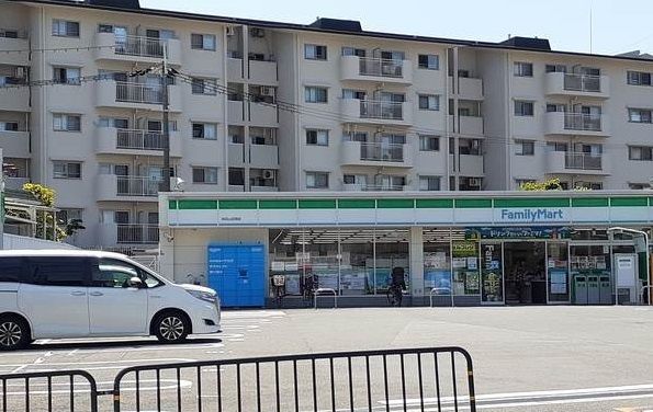 近くのコンビニまで190m（徒歩3分）