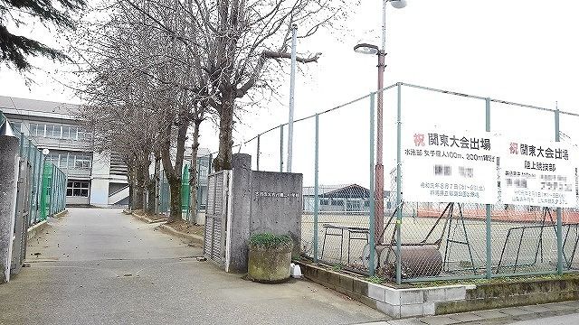 近くの古河第二中学校まで190m（徒歩3分）