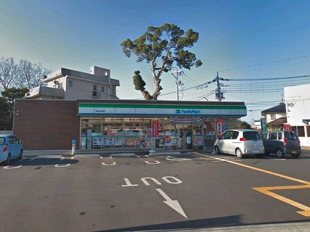 近くのファミリーマート春日部小渕南店まで450m(徒歩6分)