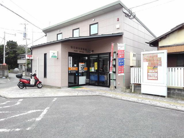 近くの春日須玖郵便局まで900m（徒歩12分）