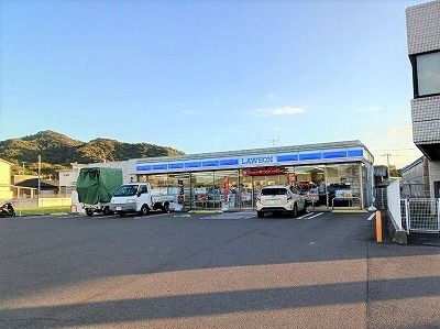 近くのローソン福家店さんまで700m（徒歩9分）