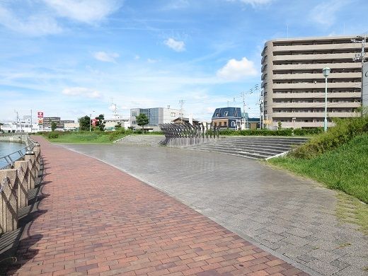 近くの徳島みなと公園まで800m(徒歩10分)