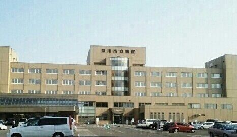 近くの深川市立病院まで650m（徒歩9分）