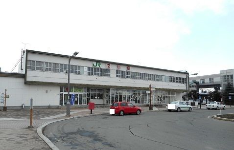 近くの深川駅まで1,000m（徒歩13分）