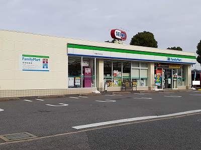 近くのファミリーマートまで550m(徒歩7分)