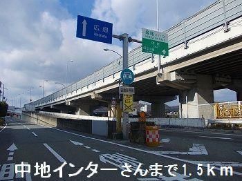 近くの施設まで1,500m（徒歩19分）
