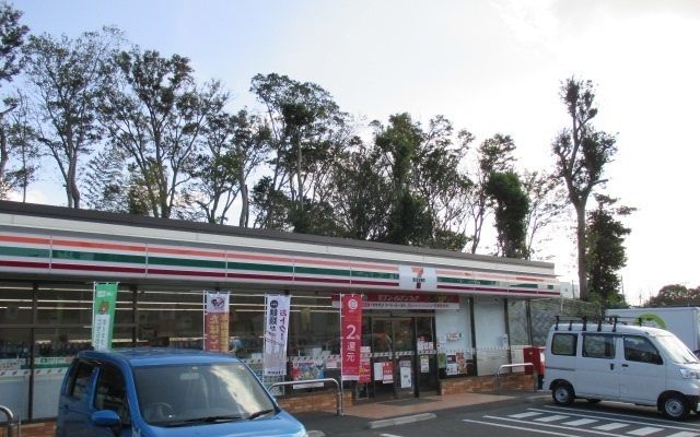 近くのコンビニまで200m（徒歩3分）