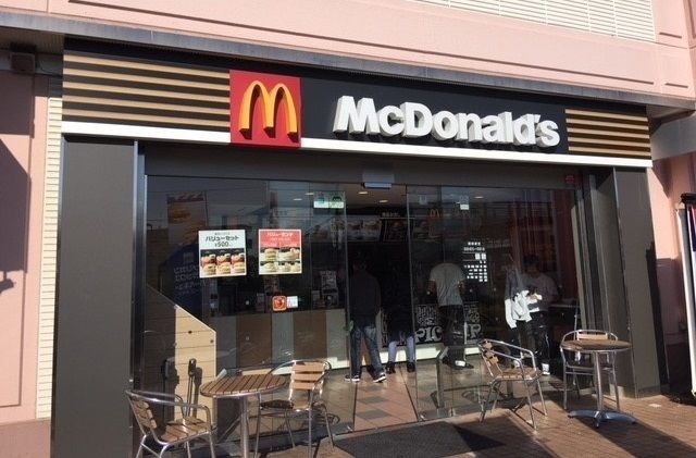 近くのマクドナルドまで240m（徒歩3分）