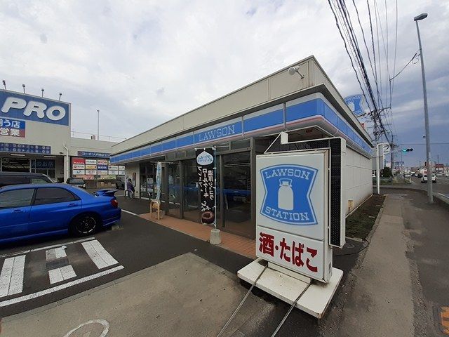 近くのローソン多賀城八幡二丁目店まで443m（徒歩6分）