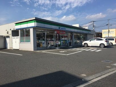 近くのファミリーマート麻溝小前店まで1,100m(徒歩14分)