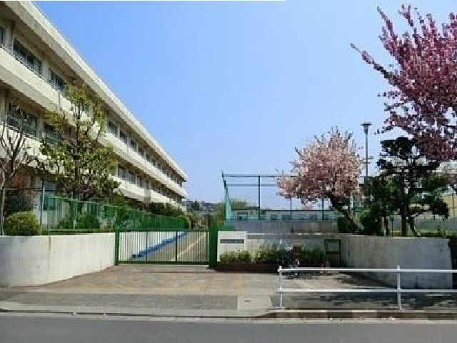 近くの大蔵小学校まで1,300m（徒歩17分）