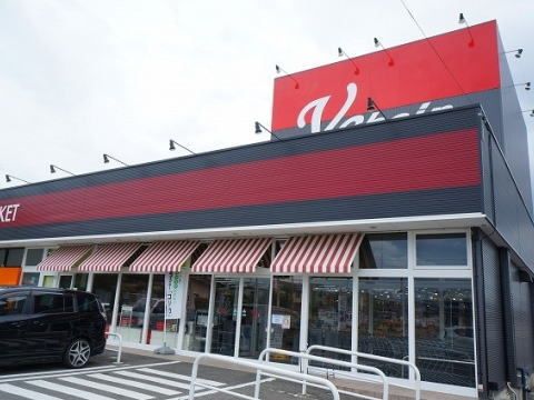 近くのブイチェーン荒井店まで150m（徒歩2分）