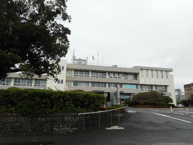 近くの役所まで600m（徒歩8分）