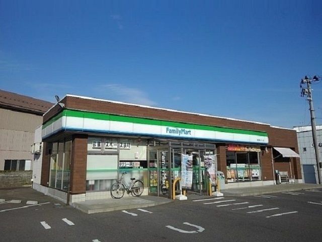 近くのファミリーマートまで600m(徒歩8分)